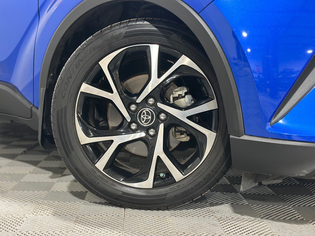 2018 Toyota C-HR Image 40