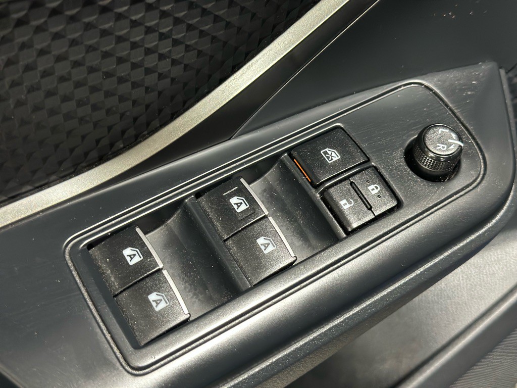 2018 Toyota C-HR Image 31