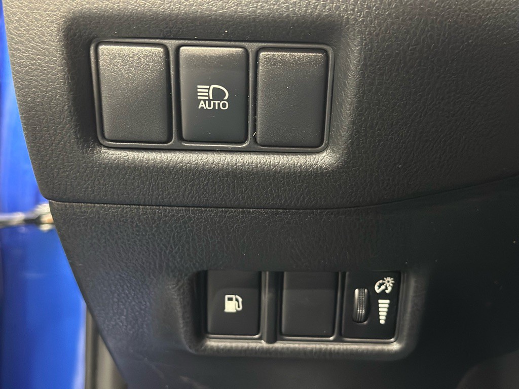 2018 Toyota C-HR Image 32