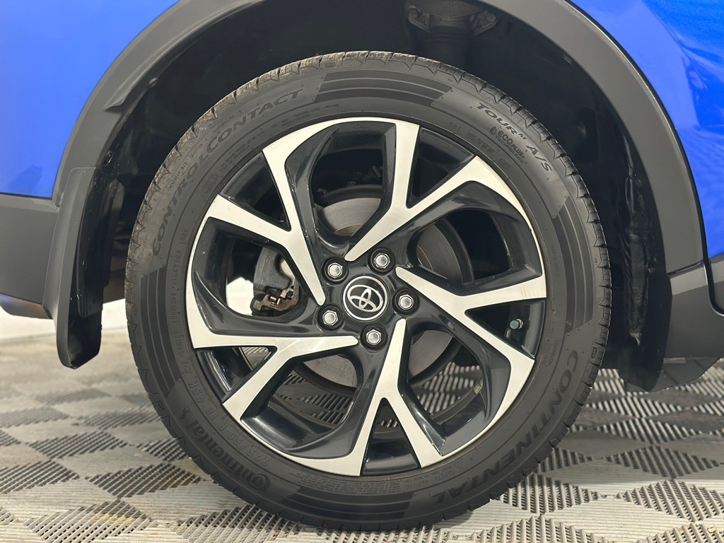 2018 Toyota C-HR Image 40