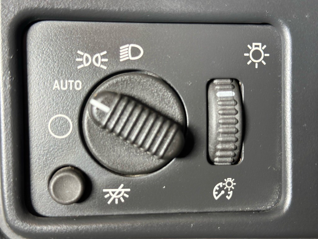 2006 Chevrolet Avalanche Image 30