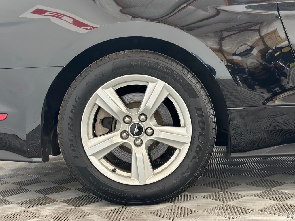 2018 Ford Mustang Image 36