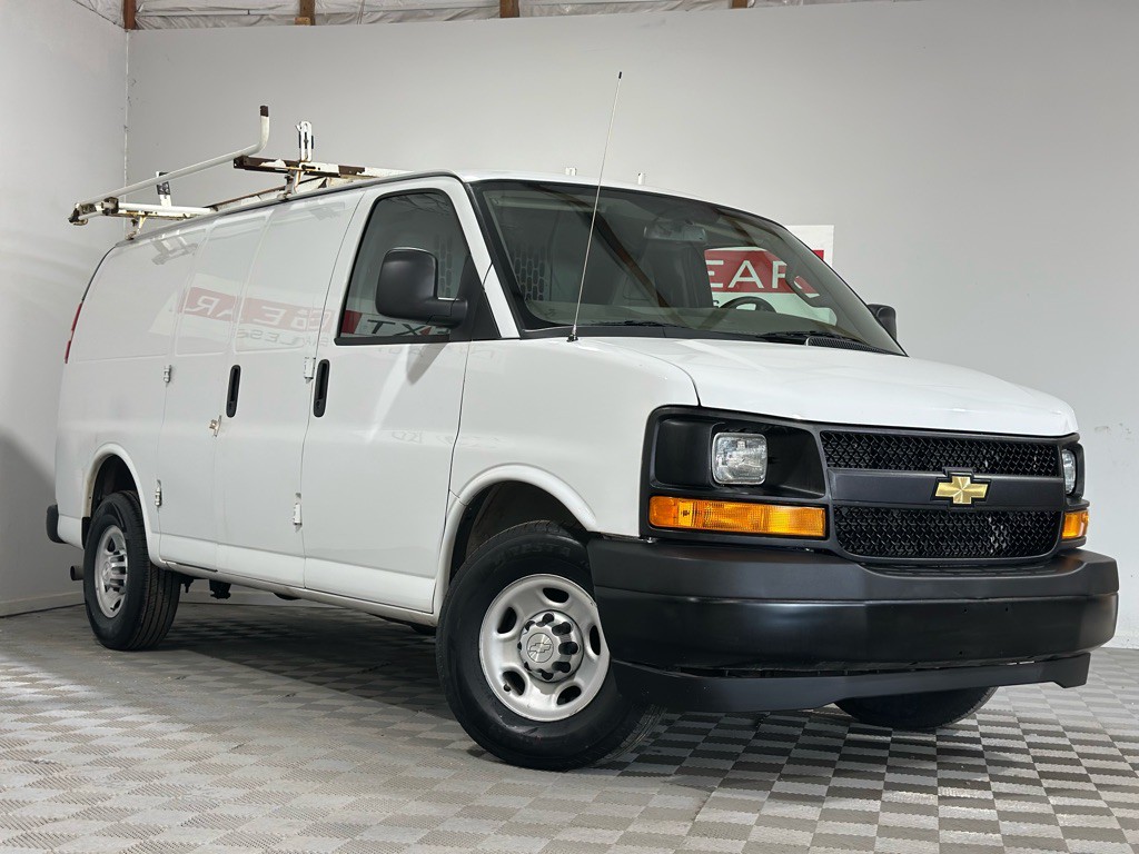 2017 Chevrolet Express Image 1