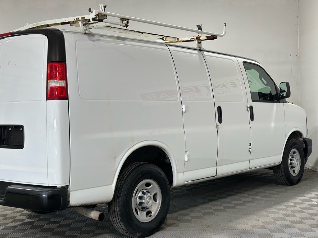 2017 Chevrolet Express Image 9