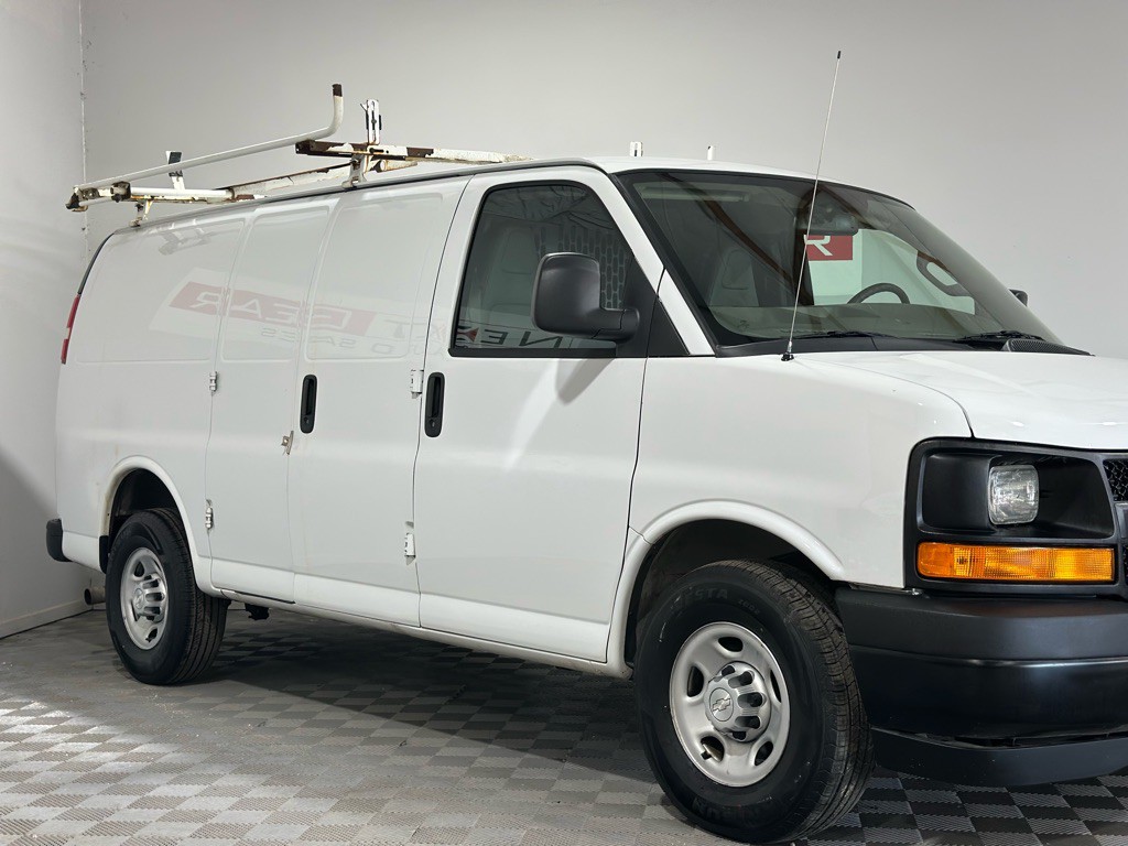 2017 Chevrolet Express Image 2