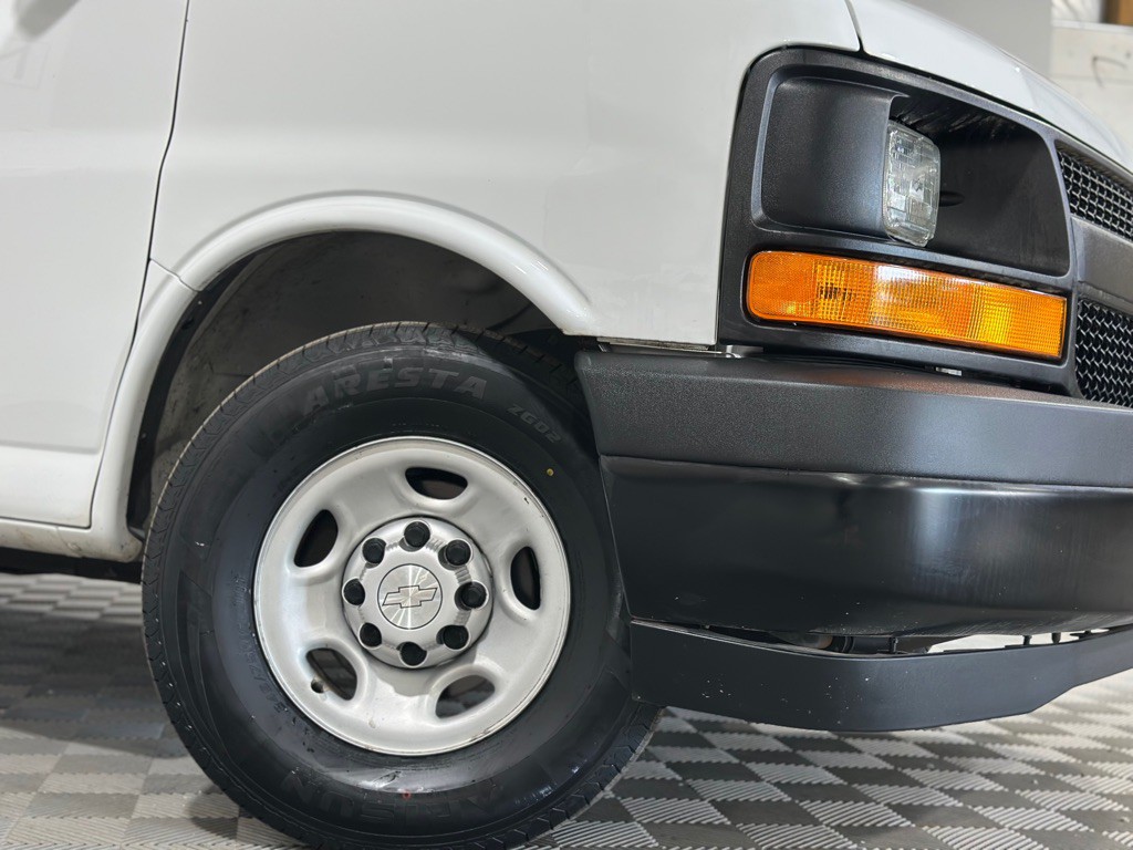 2017 Chevrolet Express Image 4