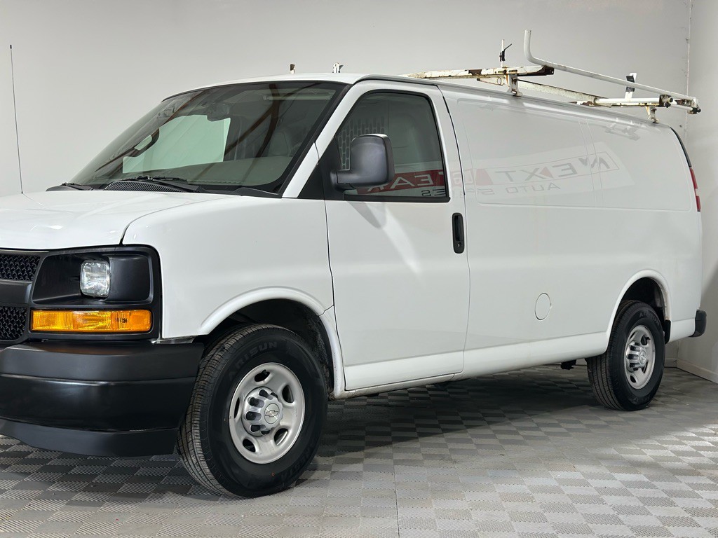 2017 Chevrolet Express Image 6