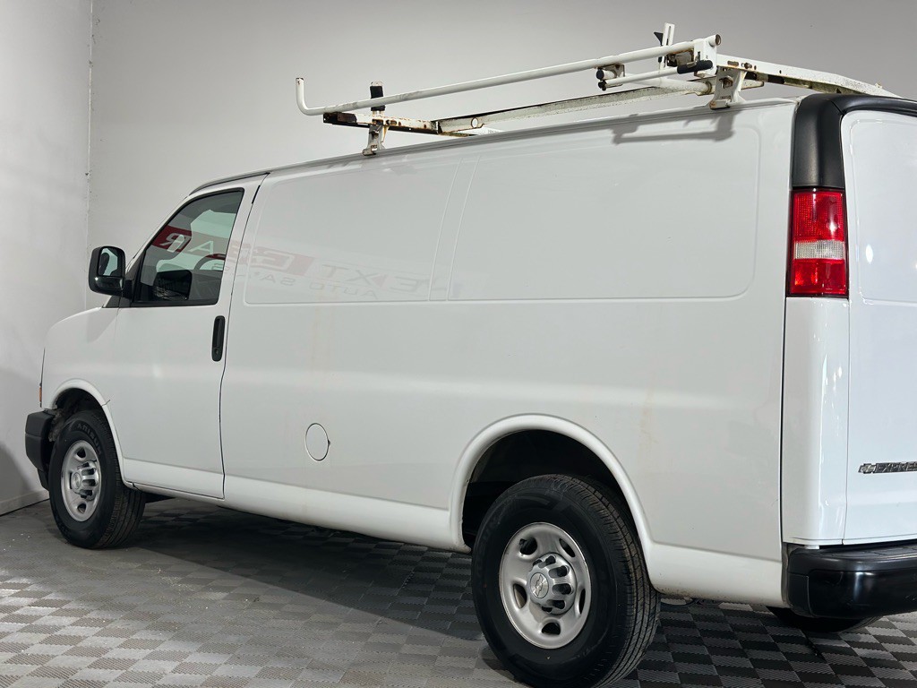 2017 Chevrolet Express Image 7