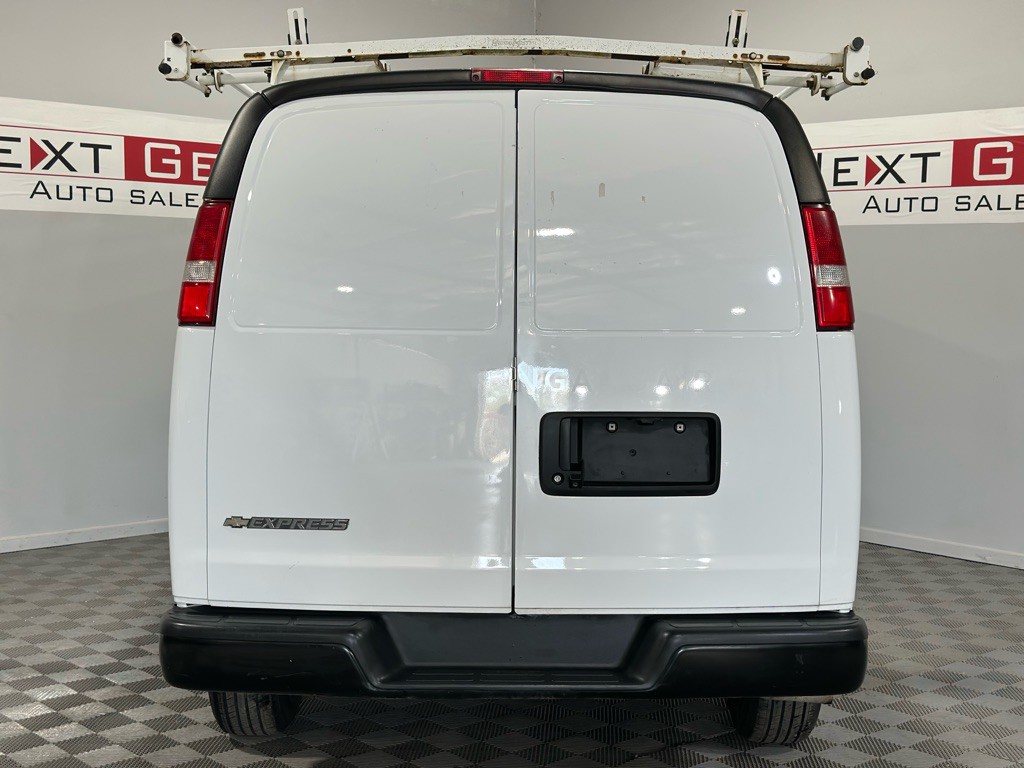 2017 Chevrolet Express Image 8