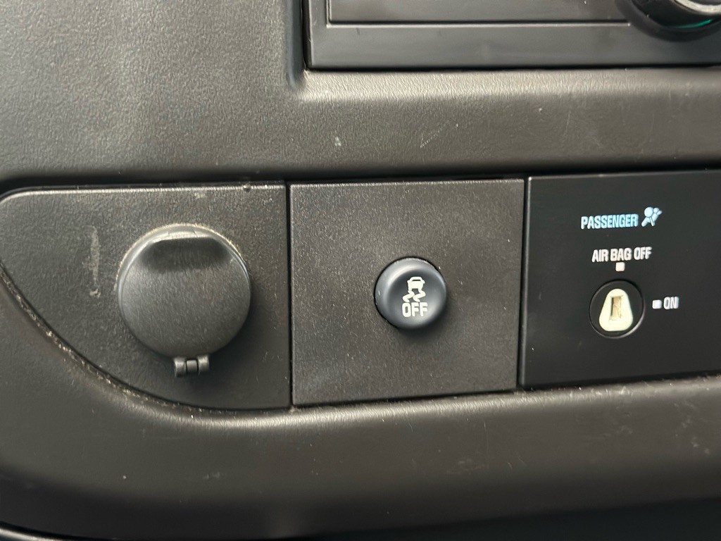 2017 Chevrolet Express Image 18