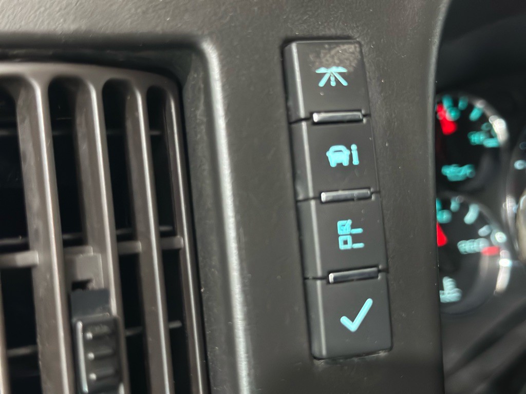 2017 Chevrolet Express Image 22