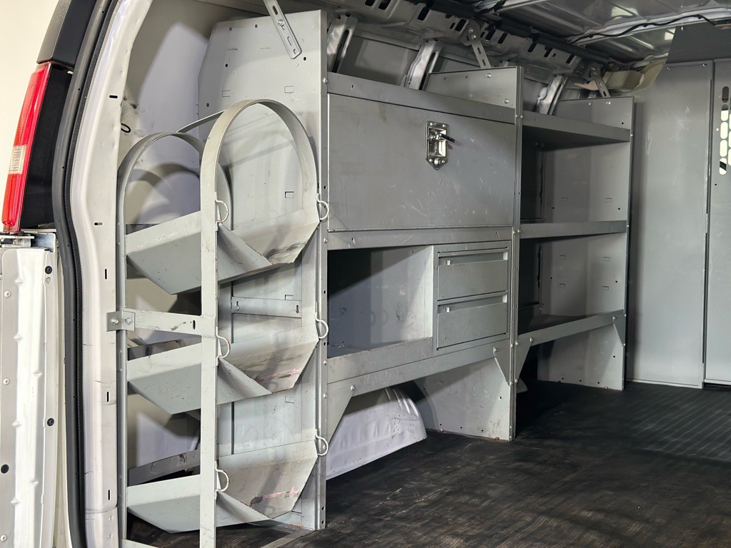 2017 Chevrolet Express Image 25