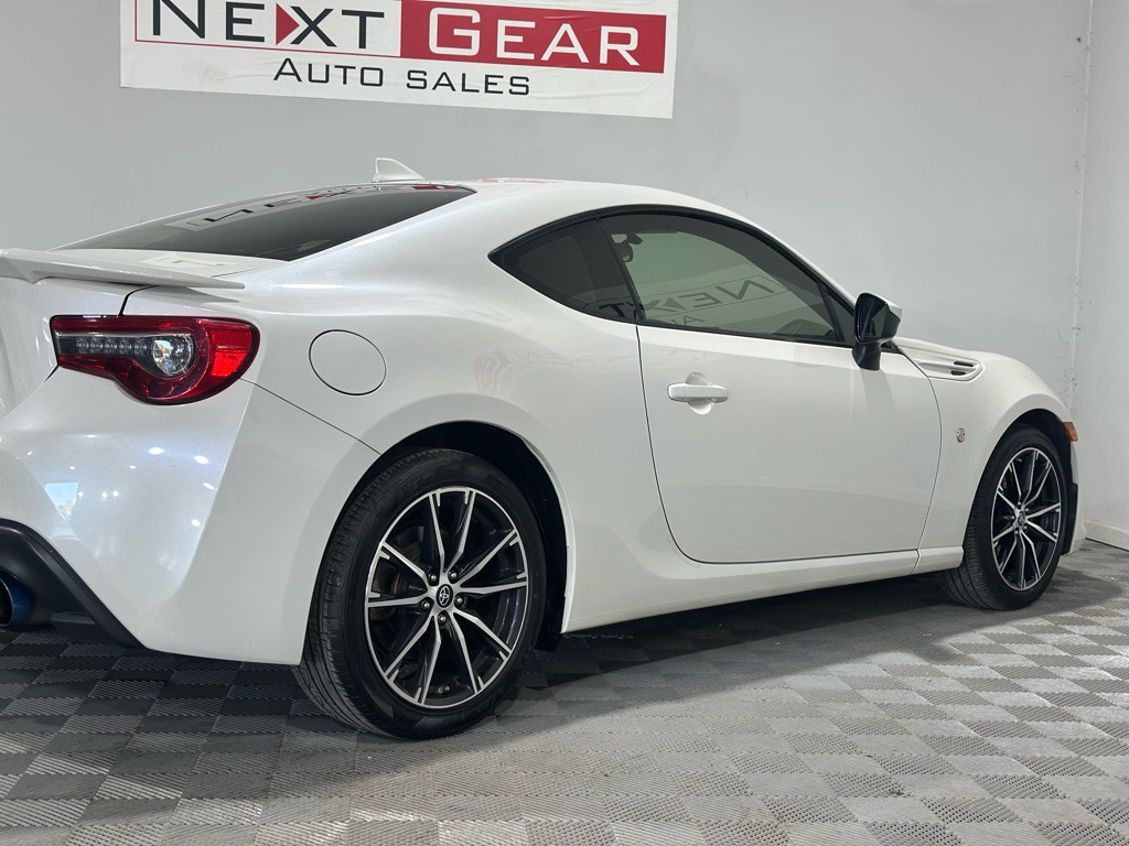 2017 Toyota 86 Image 10