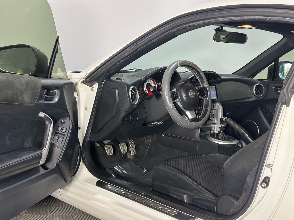 2017 Toyota 86 Image 25