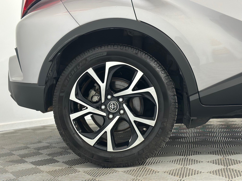 2019 Toyota C-HR Image 38
