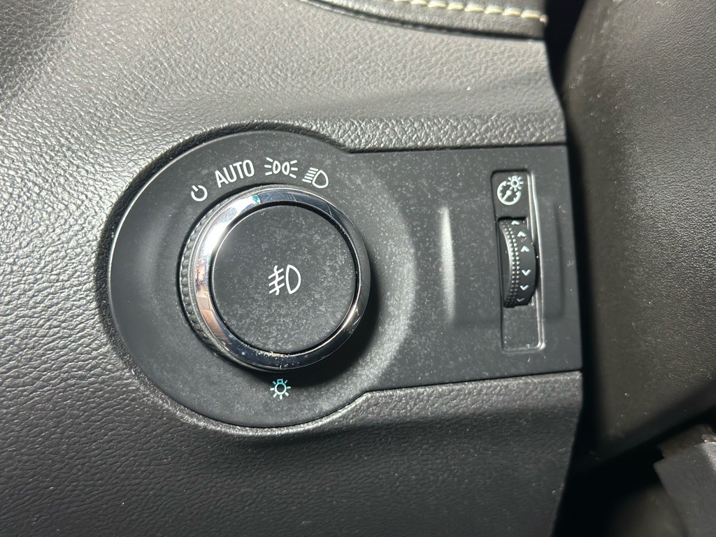 2015 Chevrolet Camaro Image 26