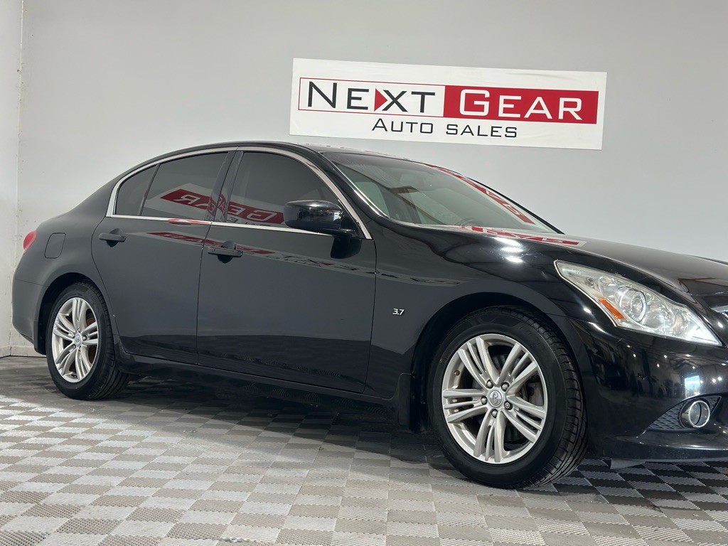 2015 INFINITI Q40 Image 2