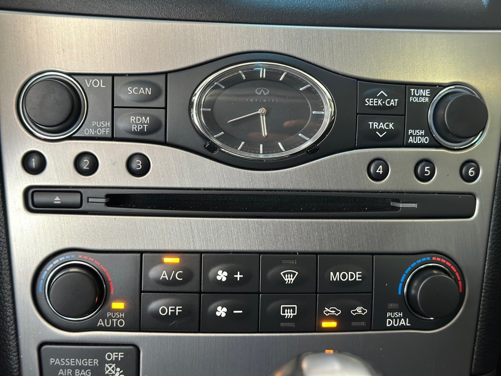 2015 INFINITI Q40 Image 17