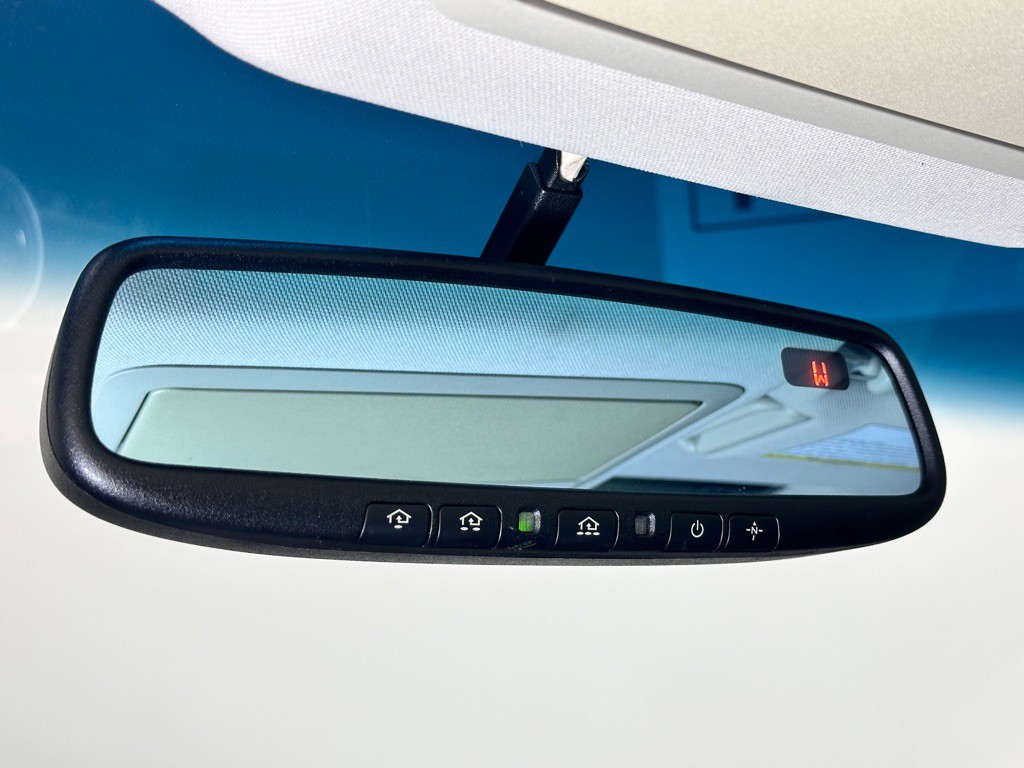 2015 INFINITI Q40 Image 32
