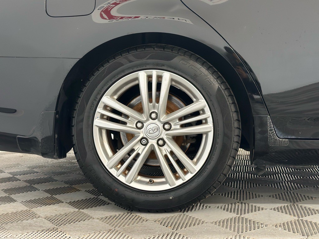 2015 INFINITI Q40 Image 39