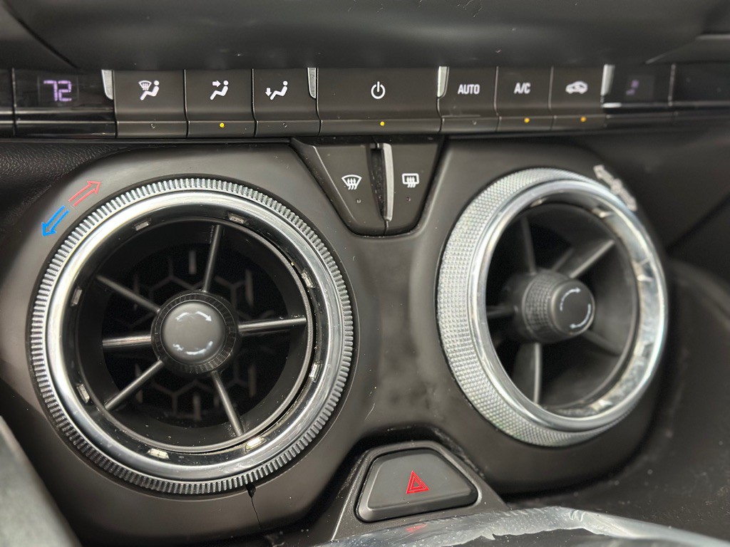 2018 Chevrolet Camaro Image 17