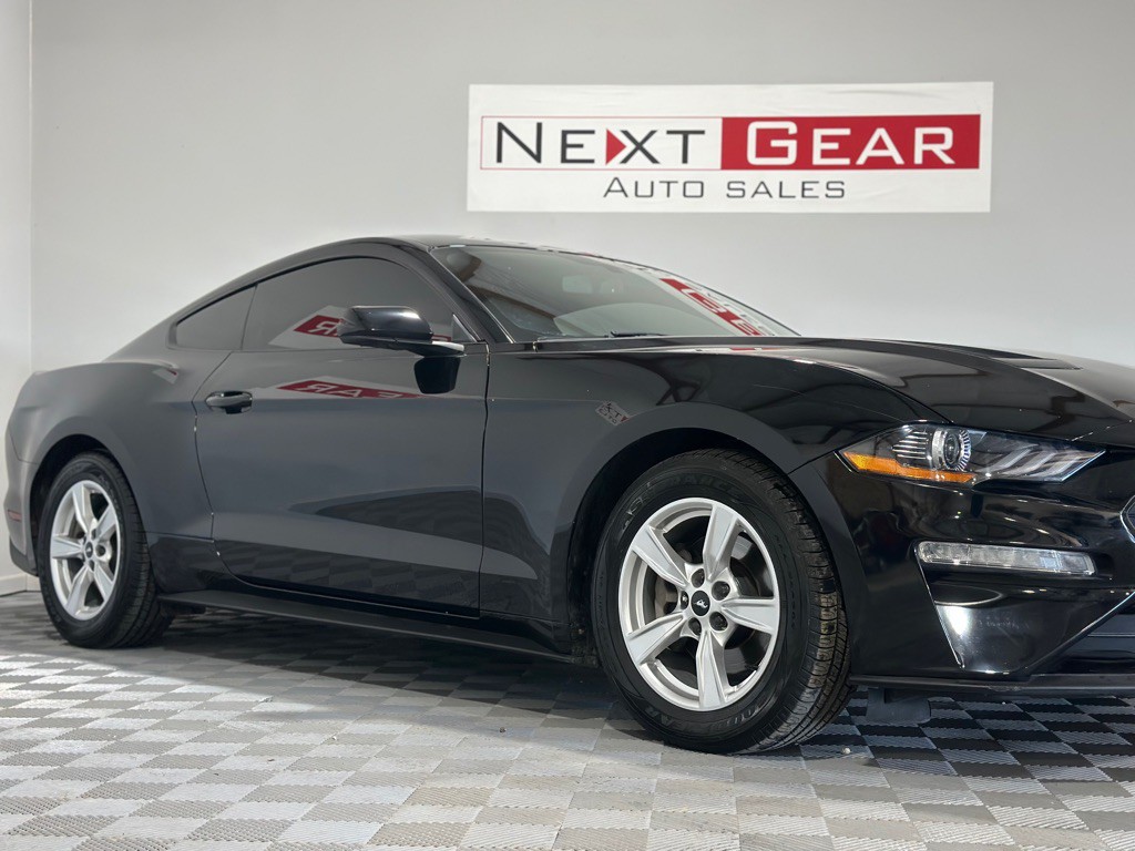 2020 Ford Mustang Image 2