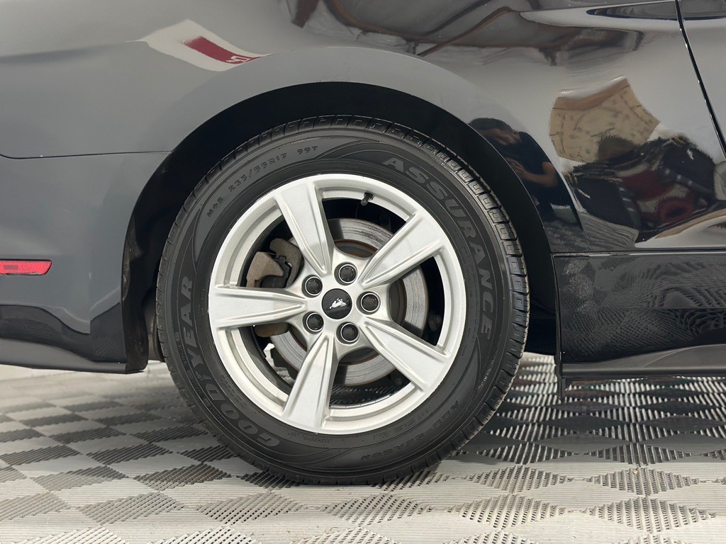 2020 Ford Mustang Image 38