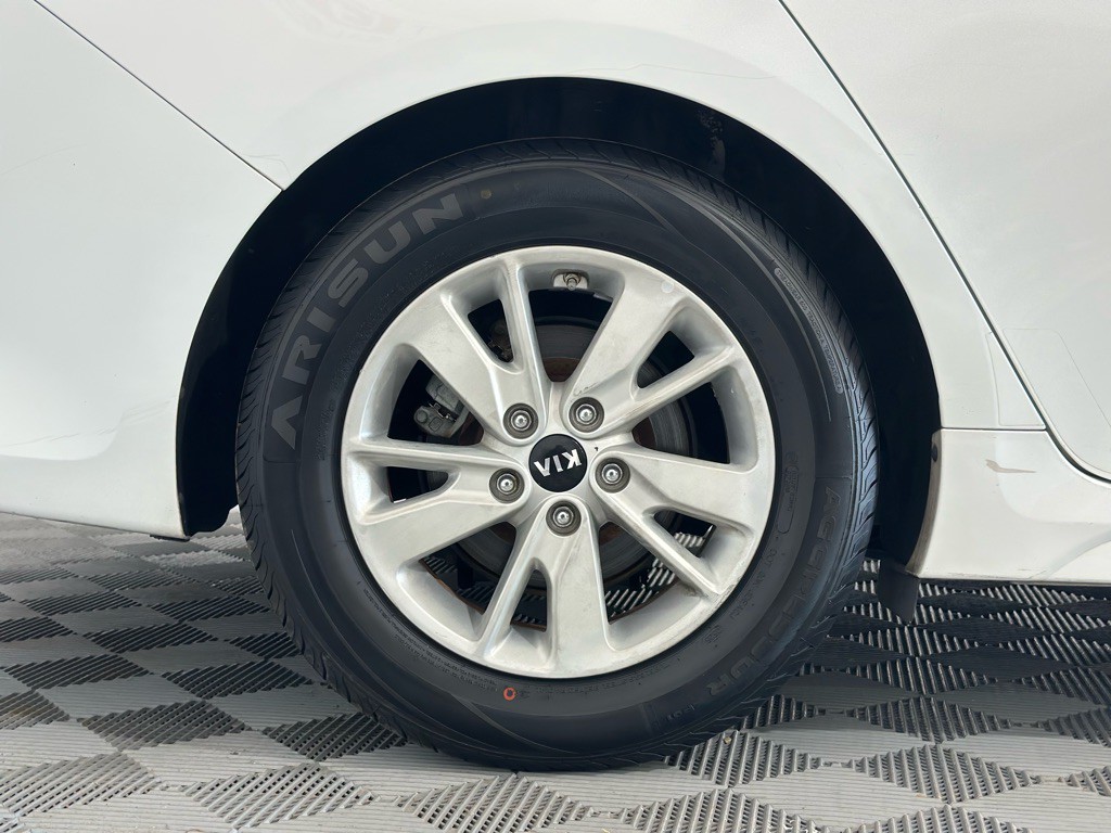 2018 Kia Optima Image 38