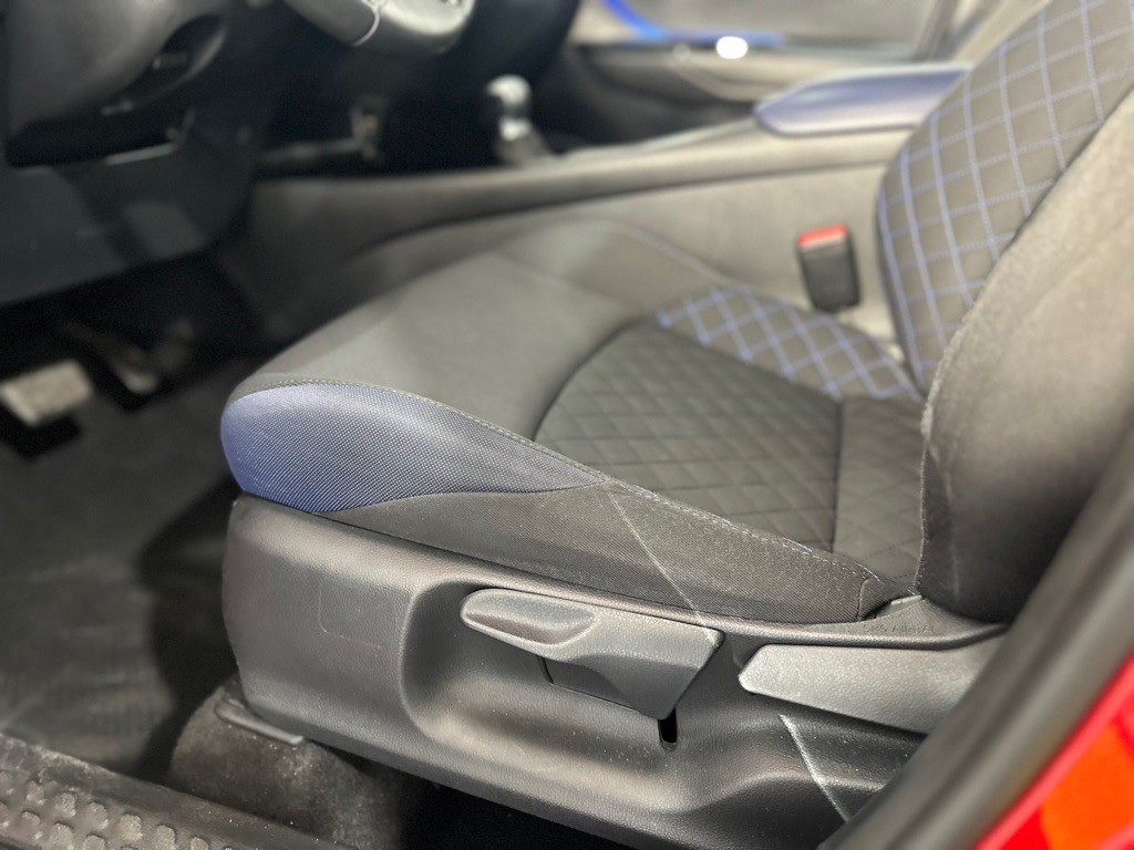 2021 Toyota C-HR Image 24