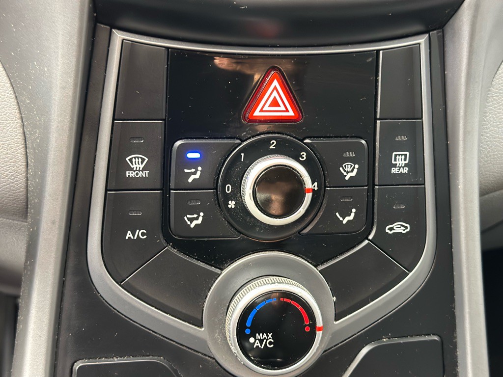 2014 Hyundai Elantra Image 17