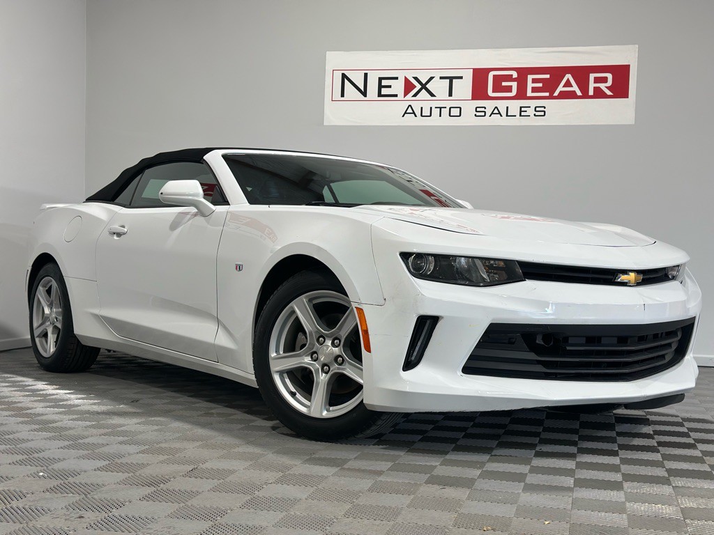 2017 Chevrolet Camaro Image 1