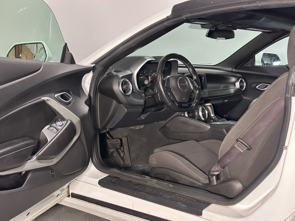 2017 Chevrolet Camaro Image 11