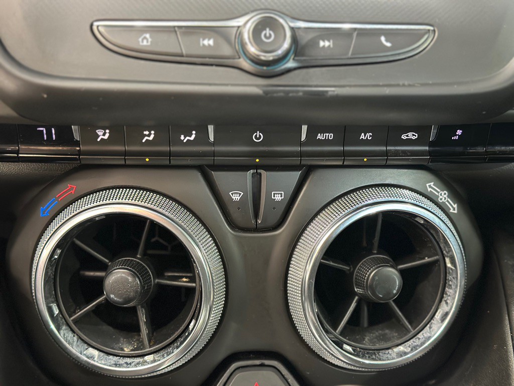 2017 Chevrolet Camaro Image 17