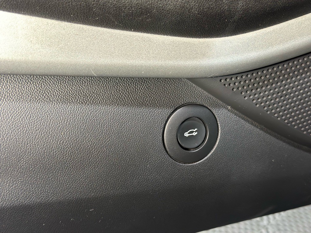 2017 Chevrolet Camaro Image 29