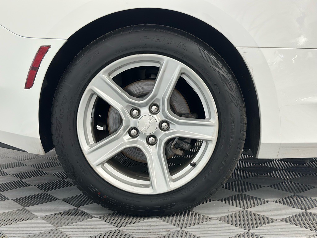 2017 Chevrolet Camaro Image 34