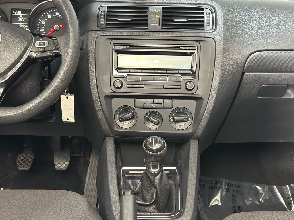 2015 Volkswagen Jetta Image 15