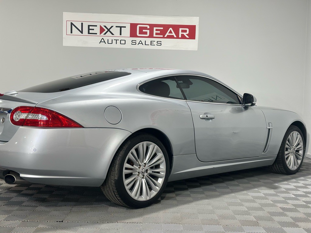 2010 Jaguar XK-Series Image 10