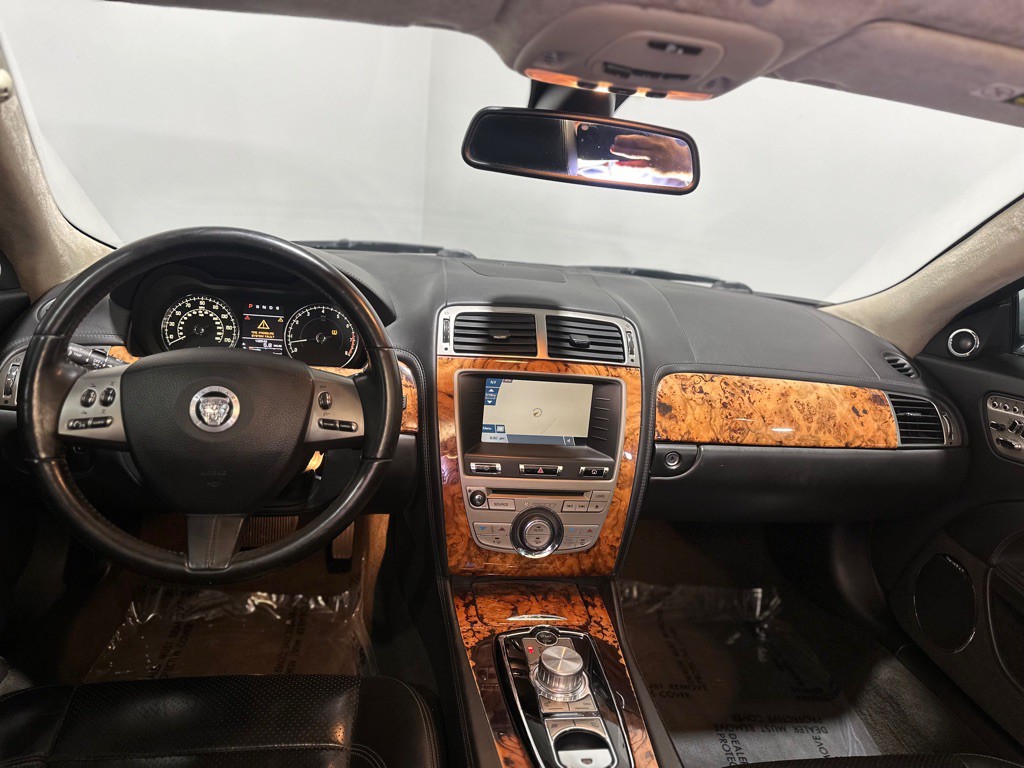 2010 Jaguar XK-Series Image 13