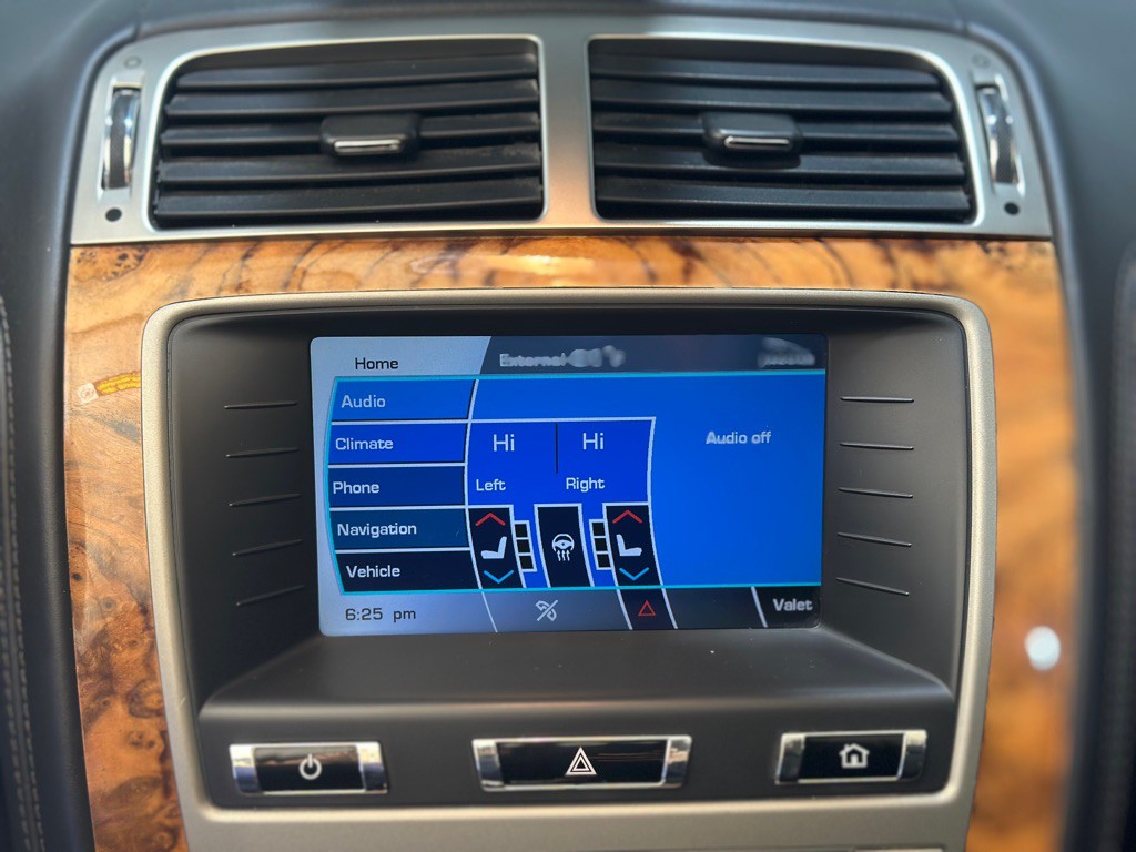 2010 Jaguar XK-Series Image 21