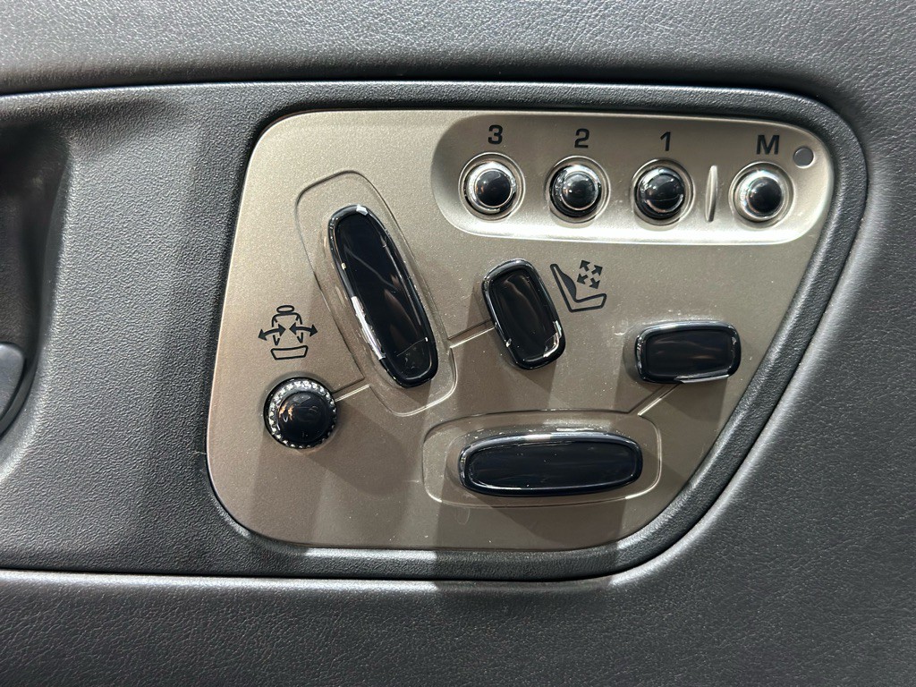 2010 Jaguar XK-Series Image 27