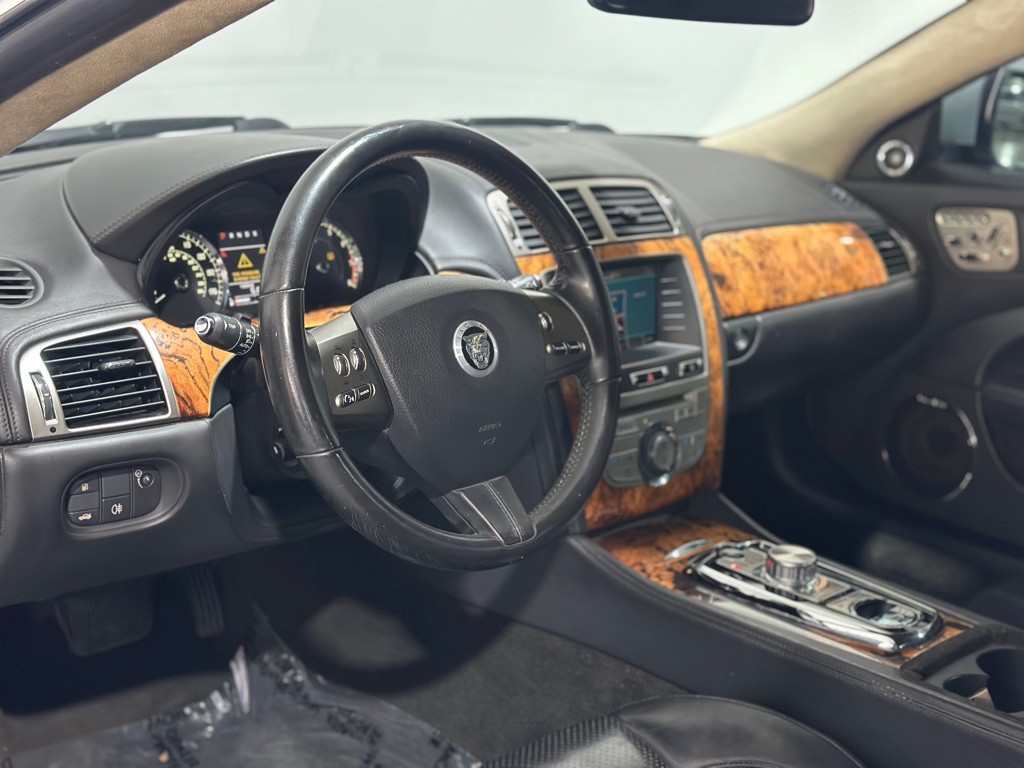 2010 Jaguar XK-Series Image 28