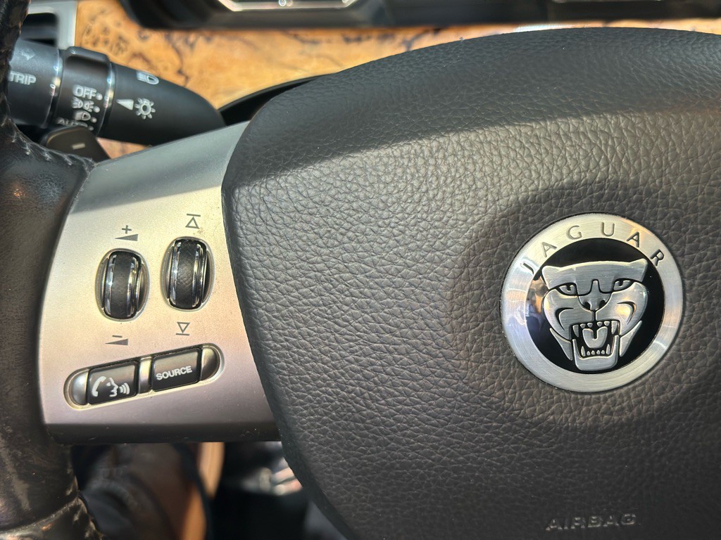 2010 Jaguar XK-Series Image 29