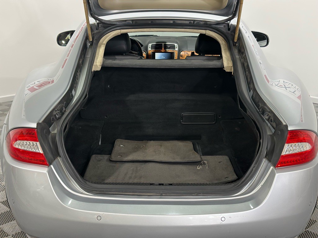 2010 Jaguar XK-Series Image 37