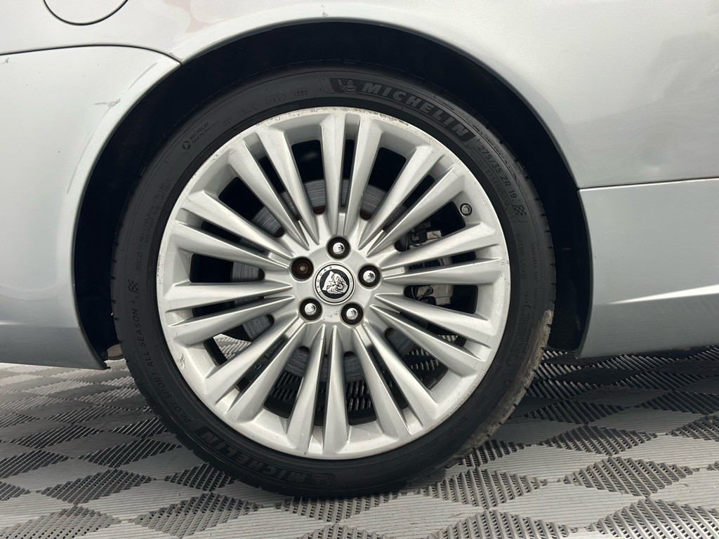 2010 Jaguar XK-Series Image 40