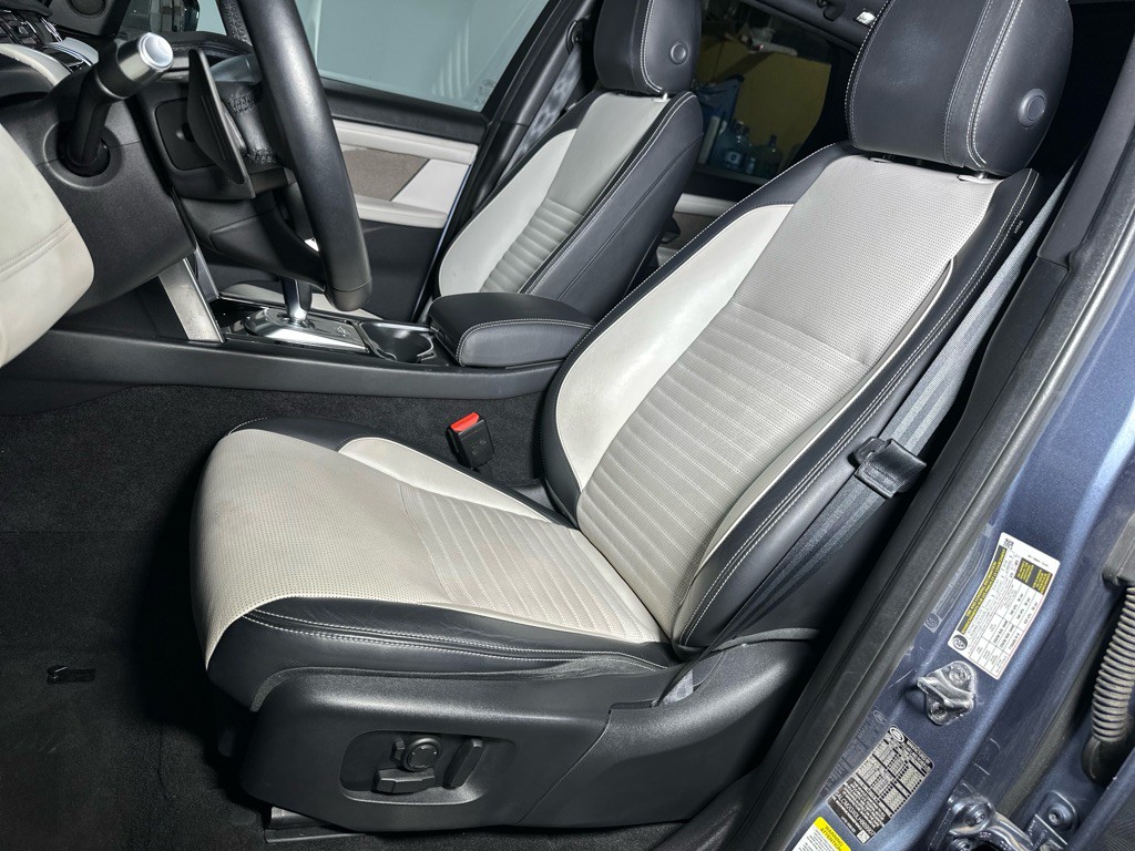 2020 Land Rover Discovery Sport Image 25