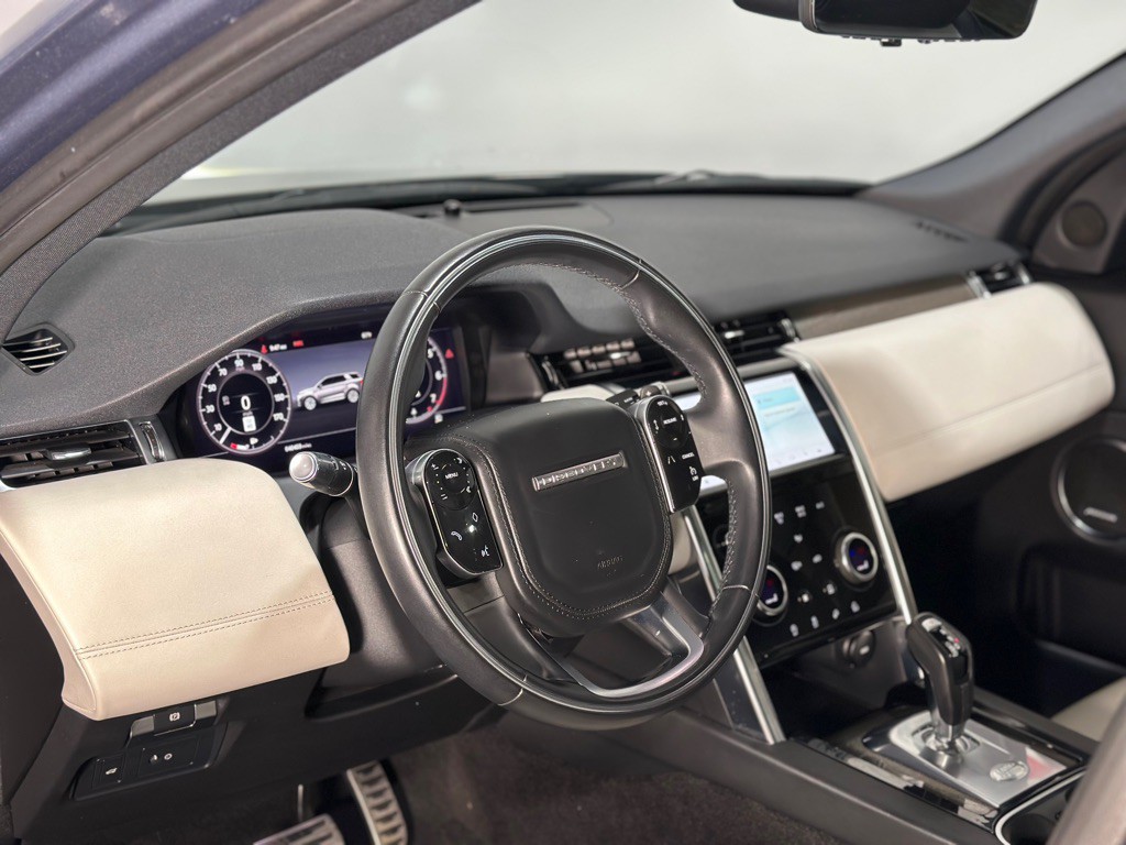 2020 Land Rover Discovery Sport Image 27