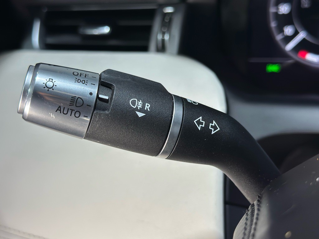 2020 Land Rover Discovery Sport Image 32