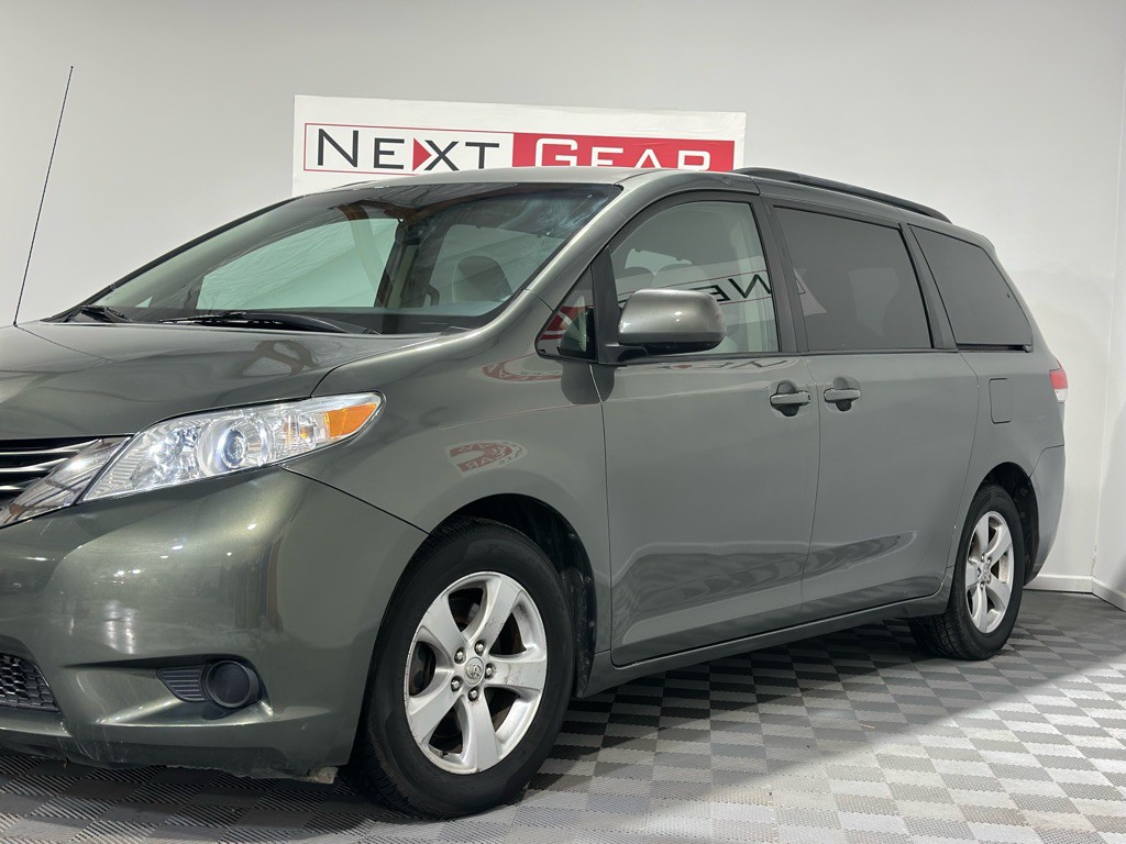 2011 Toyota Sienna Image 5