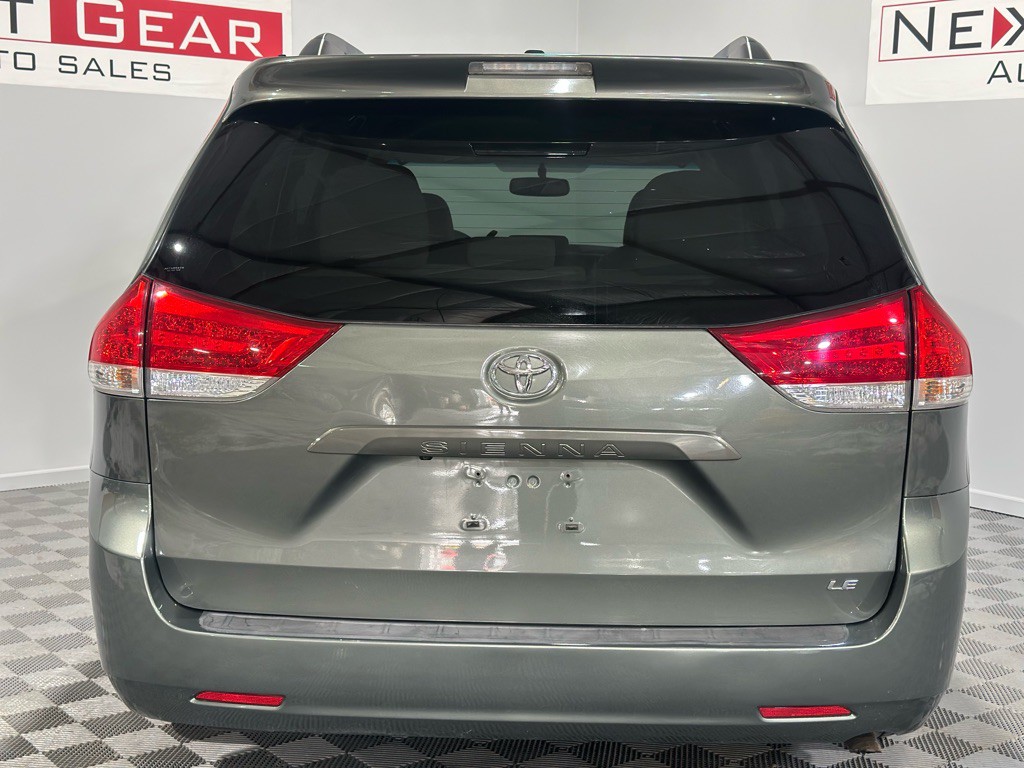2011 Toyota Sienna Image 7