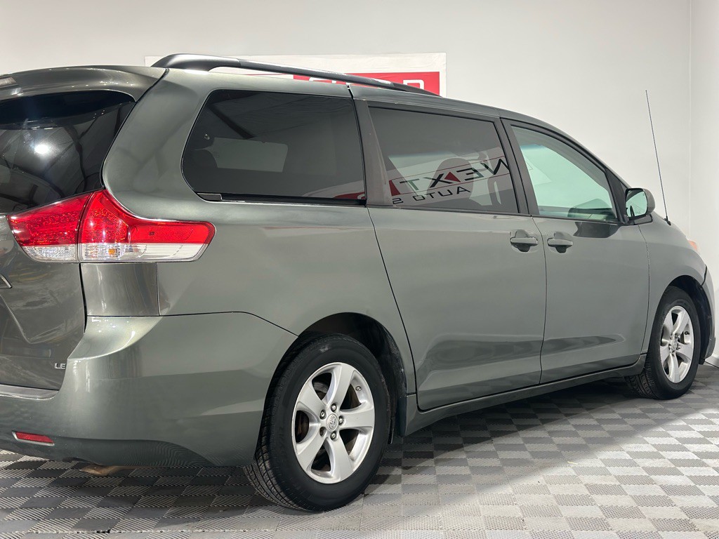 2011 Toyota Sienna Image 8